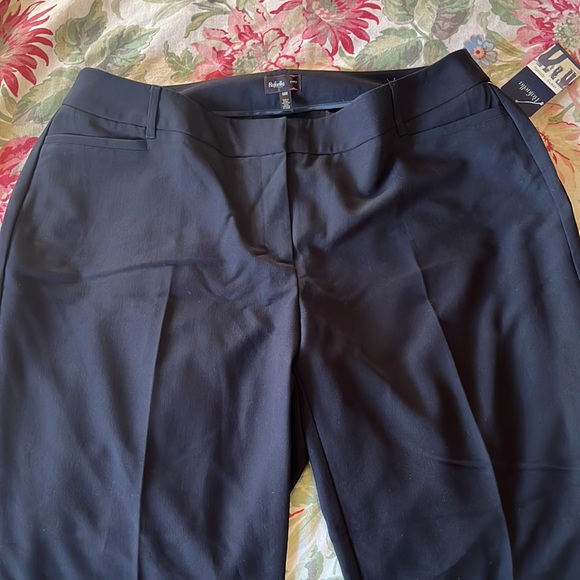 RAFAELLA Size 18W Curvy Bootleg Defined Waist Higher Back Rise Cozy SOFT $65
NEW - Picture 6 of 15